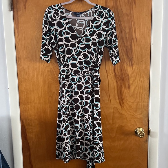 Chaps brown blue white V-neck short sleeve faux wrap tie polyester dress. - Picture 1 of 5